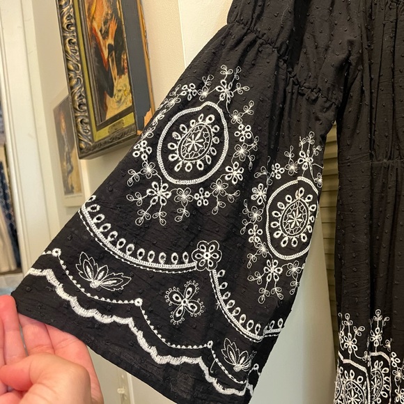 Chenault Los Angeles Embroidered Tunic with Bell Sleeves, NWT, Size M/L - Picture 4 of 7